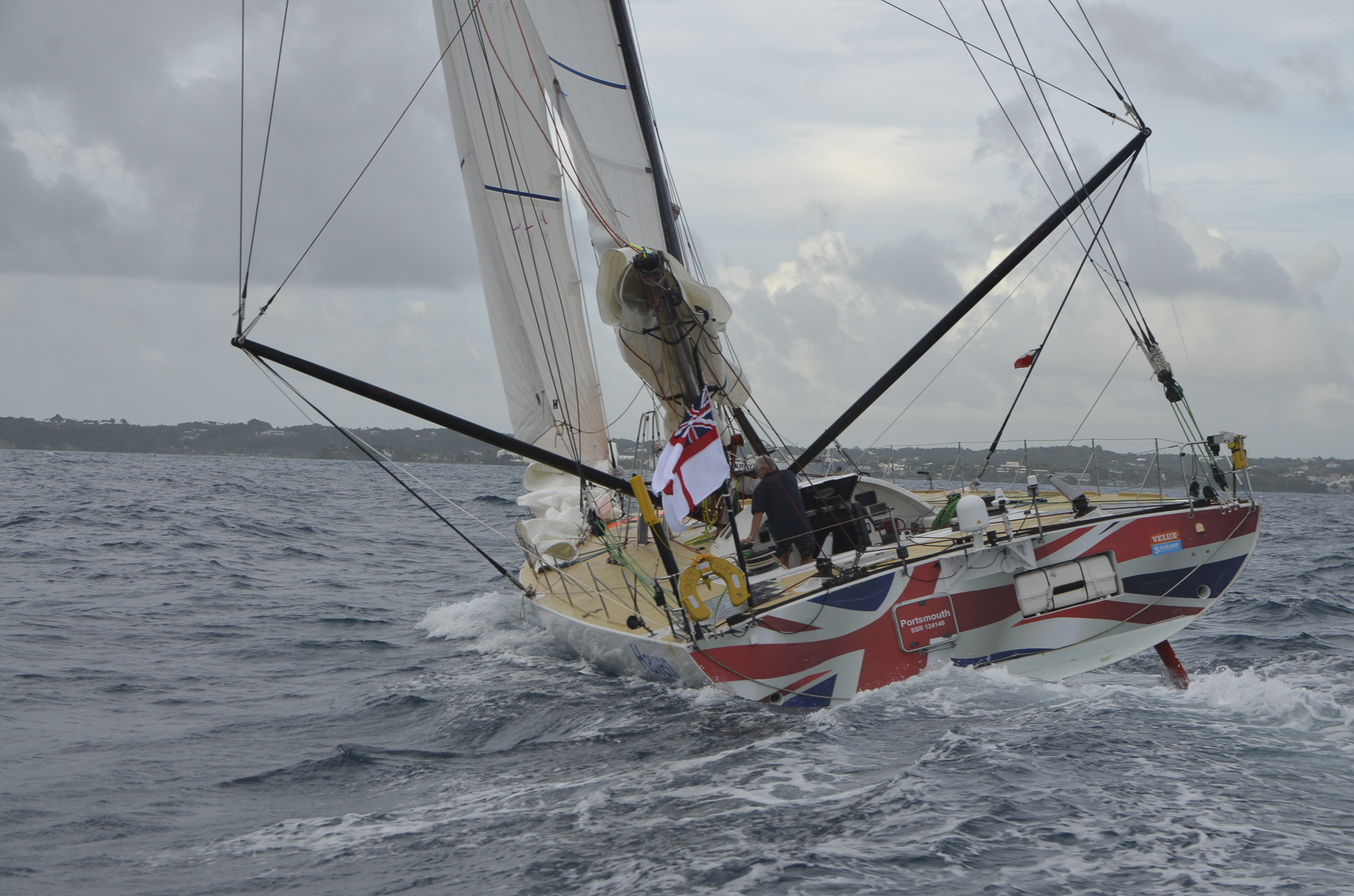 Llegada de Sir Robin Knox Johnston, a bordo del 'Grey Power', 3º en la clase Rhum © Pen Duick