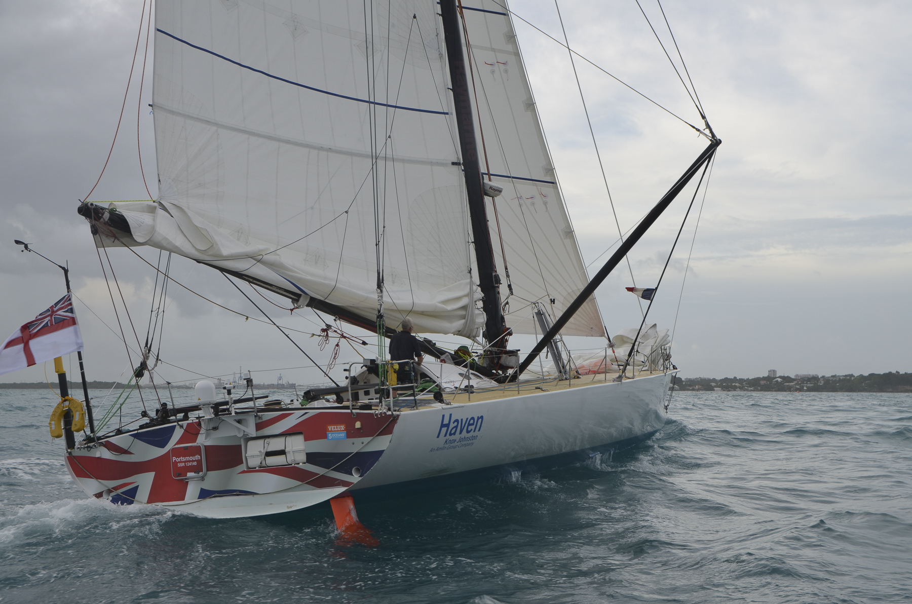 Llegada de Sir Robin Knox Johnston, a bordo del 'Grey Power', 3º en la clase Rhum © Pen Duick