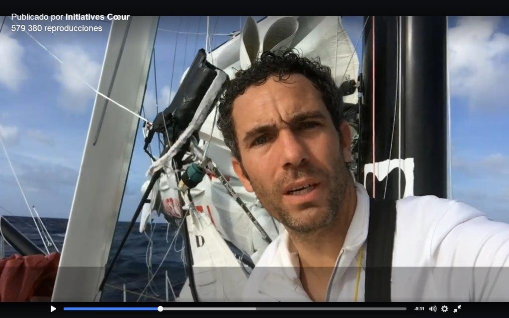 Rotura del tope de palo del Initiatives Coeur © Tanguy de Lamotte